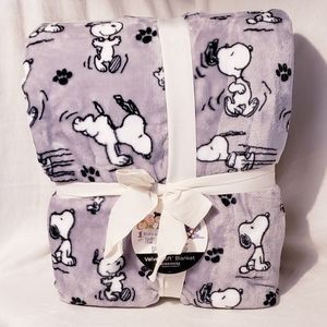 Berkshire Peanuts Queen Sized Blanket